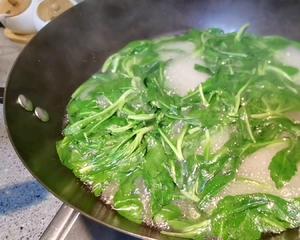 春天的美味：清爽好吃的凉拌马兰头茶干