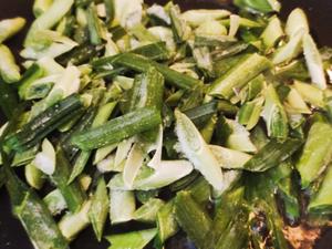 熊熊白白-青蒜蚝油豆腐