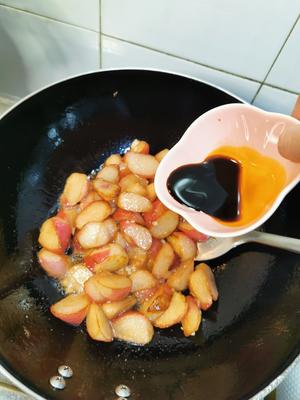 青蒜烧小萝卜，春天的应季菜