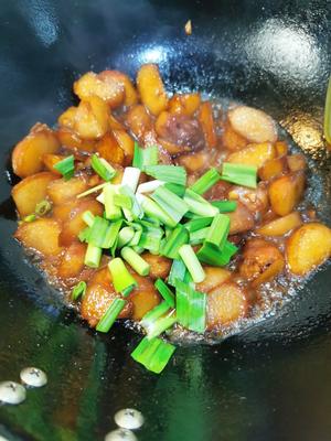 青蒜烧小萝卜，春天的应季菜