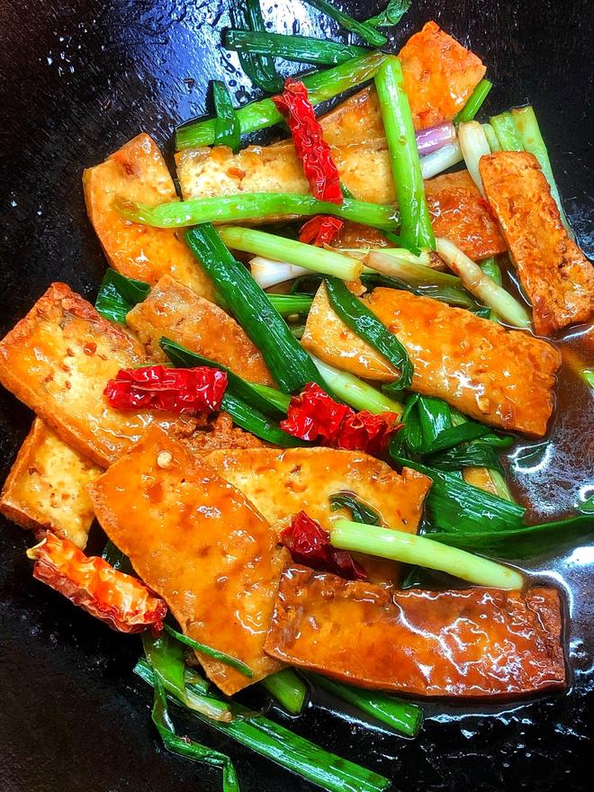 “蒜苗葱烧豆腐”下饭到离谱！配菜都好吃的不得了！