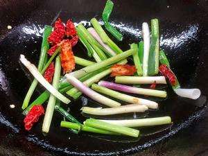 “蒜苗葱烧豆腐”下饭到离谱！配菜都好吃的不得了！