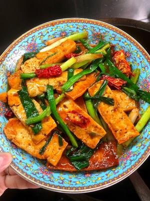 “蒜苗葱烧豆腐”下饭到离谱！配菜都好吃的不得了！