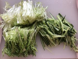 超级简单好吃的凉拌豆皮黄瓜苦菊清爽好吃一盘吃不够