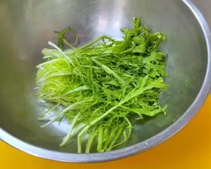 家常凉菜——苦苣拌皮蛋