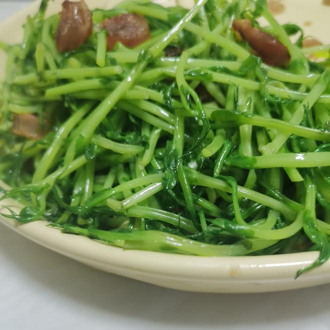 一人食懒人食谱-腊肠炒豌豆苗