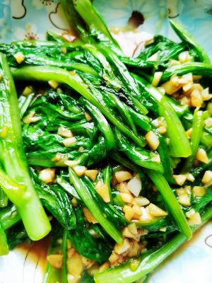 蒜蓉耗油清炒油麦菜，减脂快手菜，宝宝超爱，傻瓜步骤，屡试不爽，好吃且下饭，鲜香爽口！！