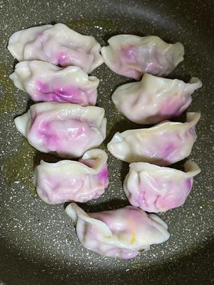 征服过许多小朋友的苋菜饺子，自带粉色滤镜