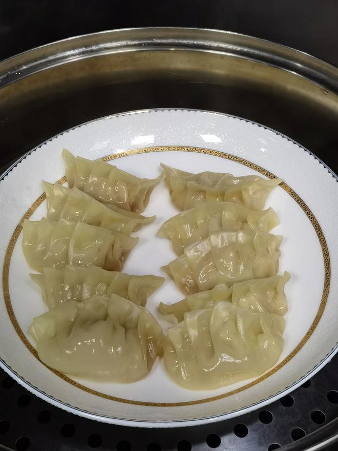 简单快手～韭黄猪肉蒸饺