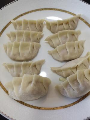 简单快手～韭黄猪肉蒸饺