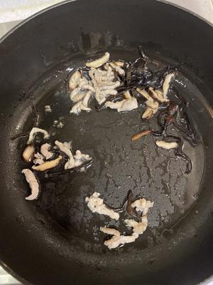 简单又好吃的砂锅焗韭黄