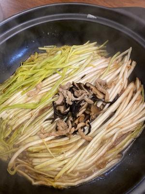 简单又好吃的砂锅焗韭黄