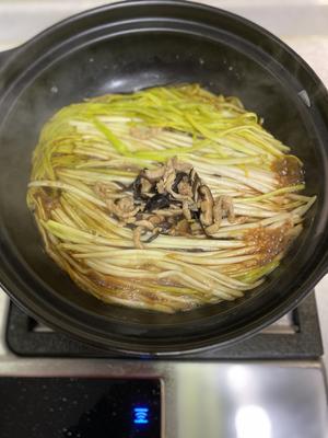 简单又好吃的砂锅焗韭黄
