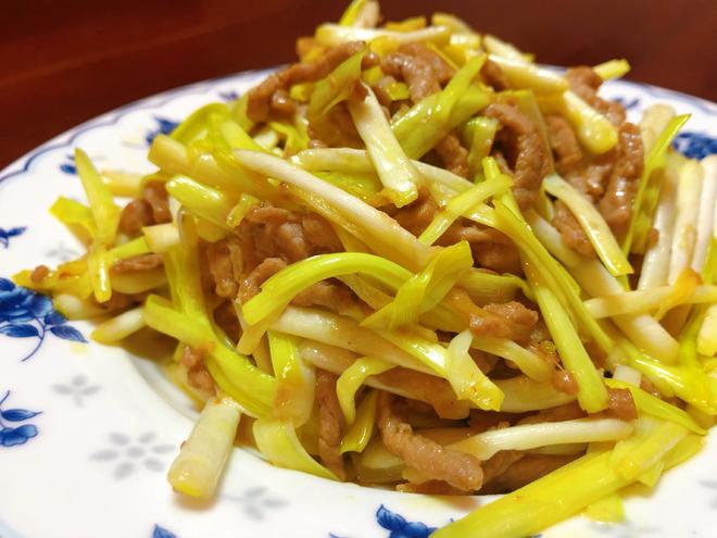 韭黄炒肉丝 ➰韭黄不只炒鸡蛋才好吃啊?