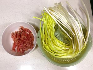 韭黄炒肉丝 ➰韭黄不只炒鸡蛋才好吃啊?