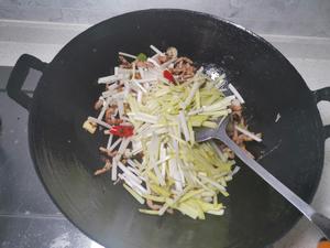 川菜俏荤的代表—韭黄肉丝