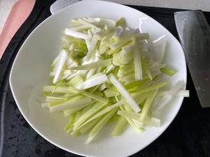 整个简单的韭黄炒蛋（手把手教学）