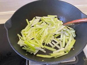 整个简单的韭黄炒蛋（手把手教学）