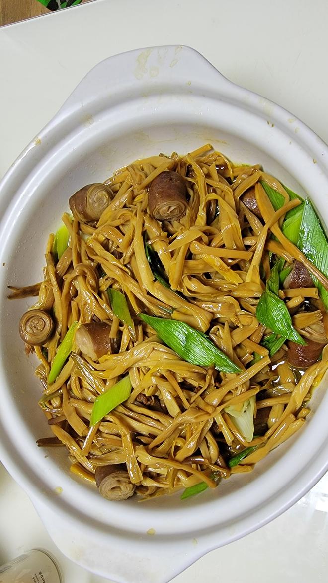 黄花菜套肠煲