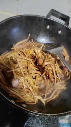 黄花菜套肠煲