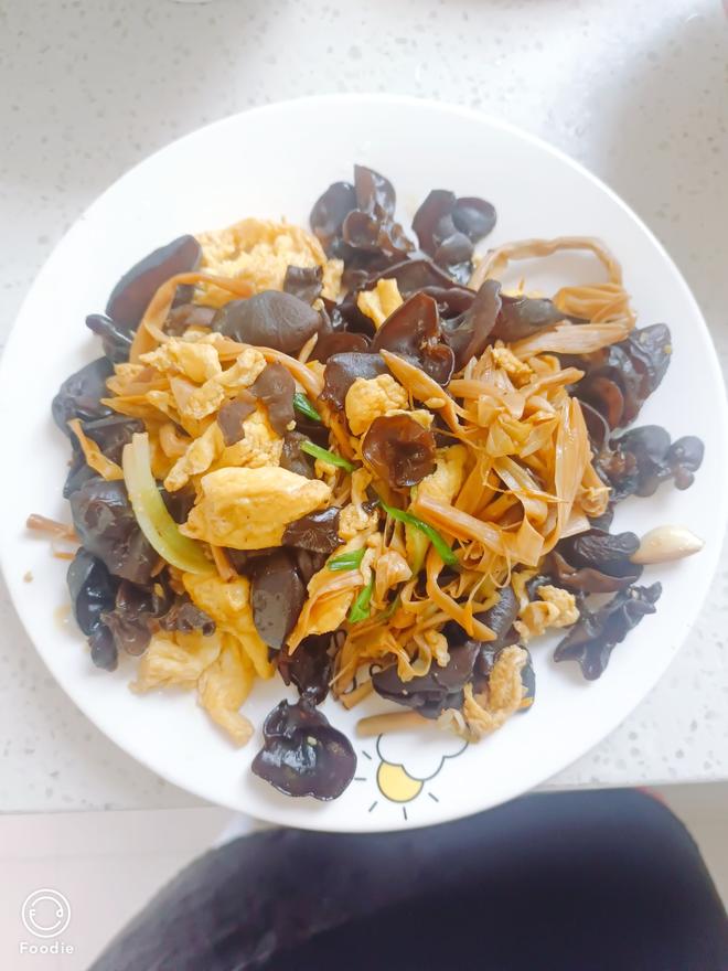 黄花菜黑木耳鸡蛋