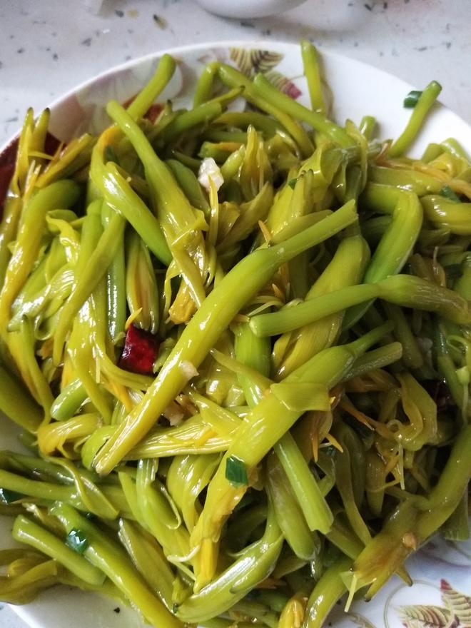 凉拌鲜黄花菜