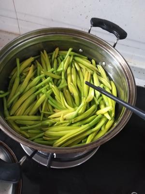 凉拌鲜黄花菜