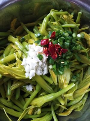 凉拌鲜黄花菜