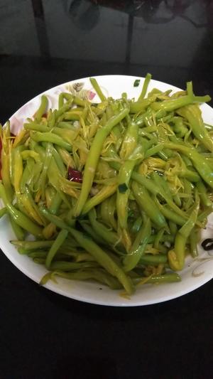 凉拌鲜黄花菜
