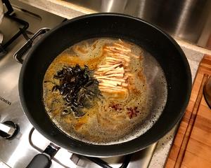 木耳鸡蛋黄花菜打卤面