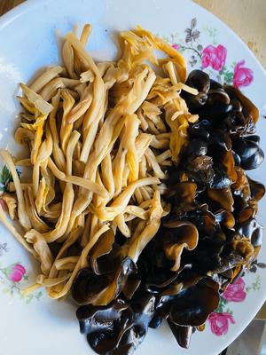 爽口黑木耳黄花菜