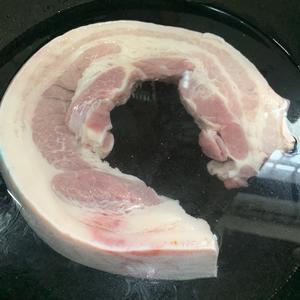 黄花菜焖五花肉