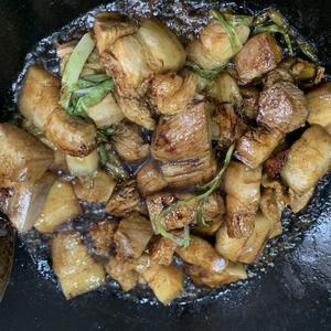 黄花菜焖五花肉