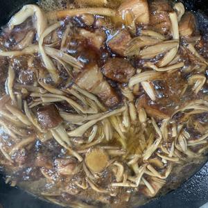 黄花菜焖五花肉