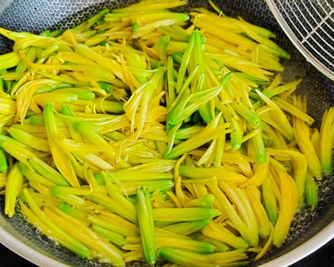 鲜黄花菜炒肉