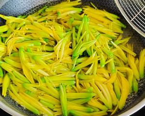 鲜黄花菜炒肉