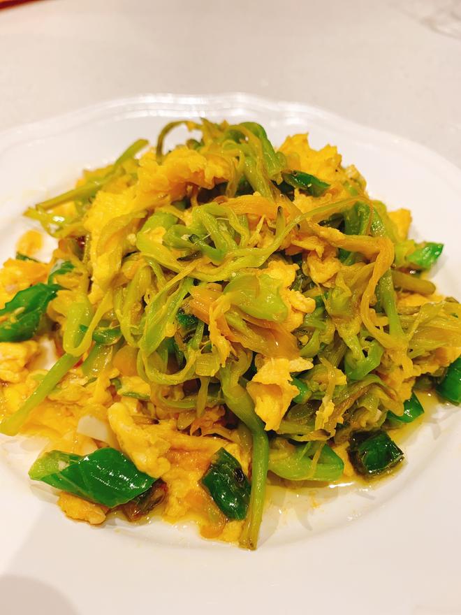 鲜黄花菜炒鸡蛋（秋水仙碱必须处理干净）