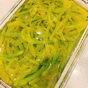 鲜黄花菜炒鸡蛋（秋水仙碱必须处理干净）
