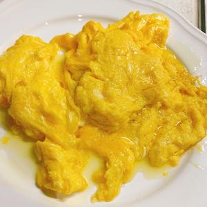 鲜黄花菜炒鸡蛋（秋水仙碱必须处理干净）