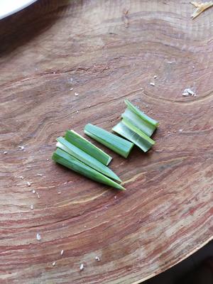〈干黄花菜炒肉〉，简单下饭。欣小厨 ?
