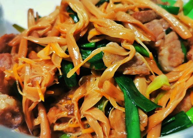 黄花菜炒肉