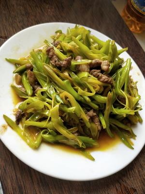 〈新鲜黄花菜炒肉〉，不负美好?，欣小厨 ?