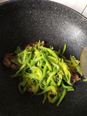 〈新鲜黄花菜炒肉〉，不负美好?，欣小厨 ?