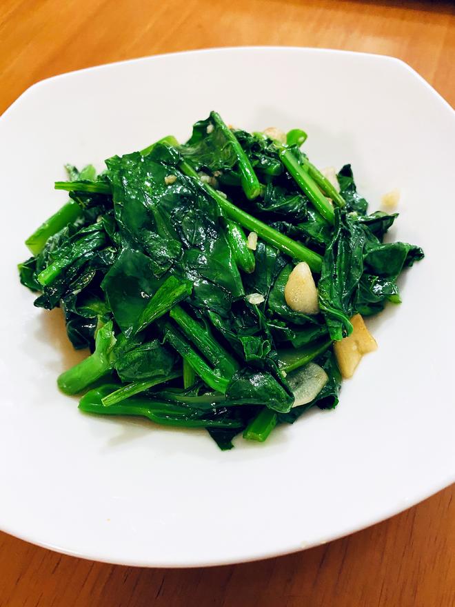 五星级酒店的蒜蓉青菜原来是这么制作的：蒜蓉芥蓝