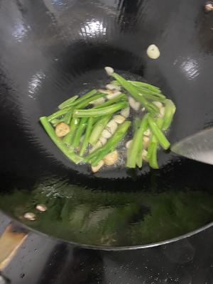 五星级酒店的蒜蓉青菜原来是这么制作的：蒜蓉芥蓝