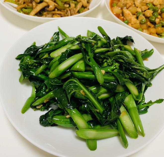 蒜炒芥兰炒出来又黑又软？口感清脆色泽鲜绿的清炒芥兰方法这里都有！