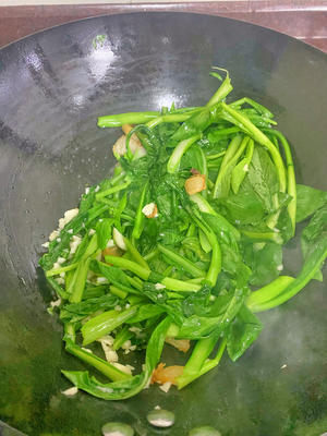 《猪油渣炒广东菜心》青菜