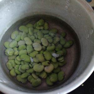 香椿拌蚕豆