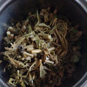 香椿拌蚕豆