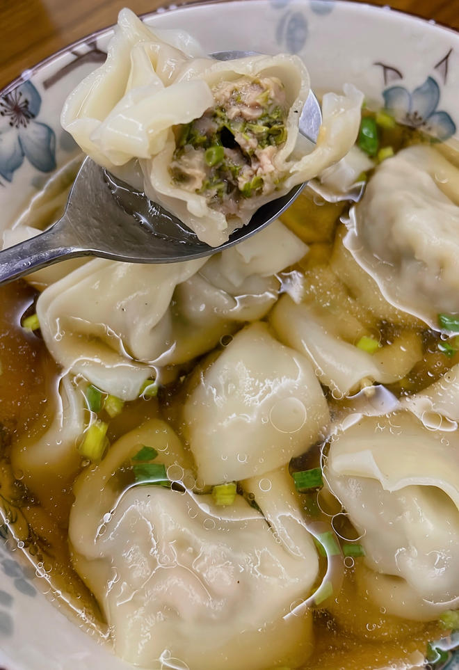 等了一年的春味香椿馄饨